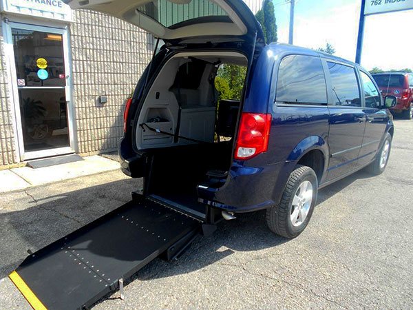Vlieger Guinness boot Wheelchair Accessible Vans & Mobility Vans | Wheelchair Van Conversions  Ontario | Goldline Mobility